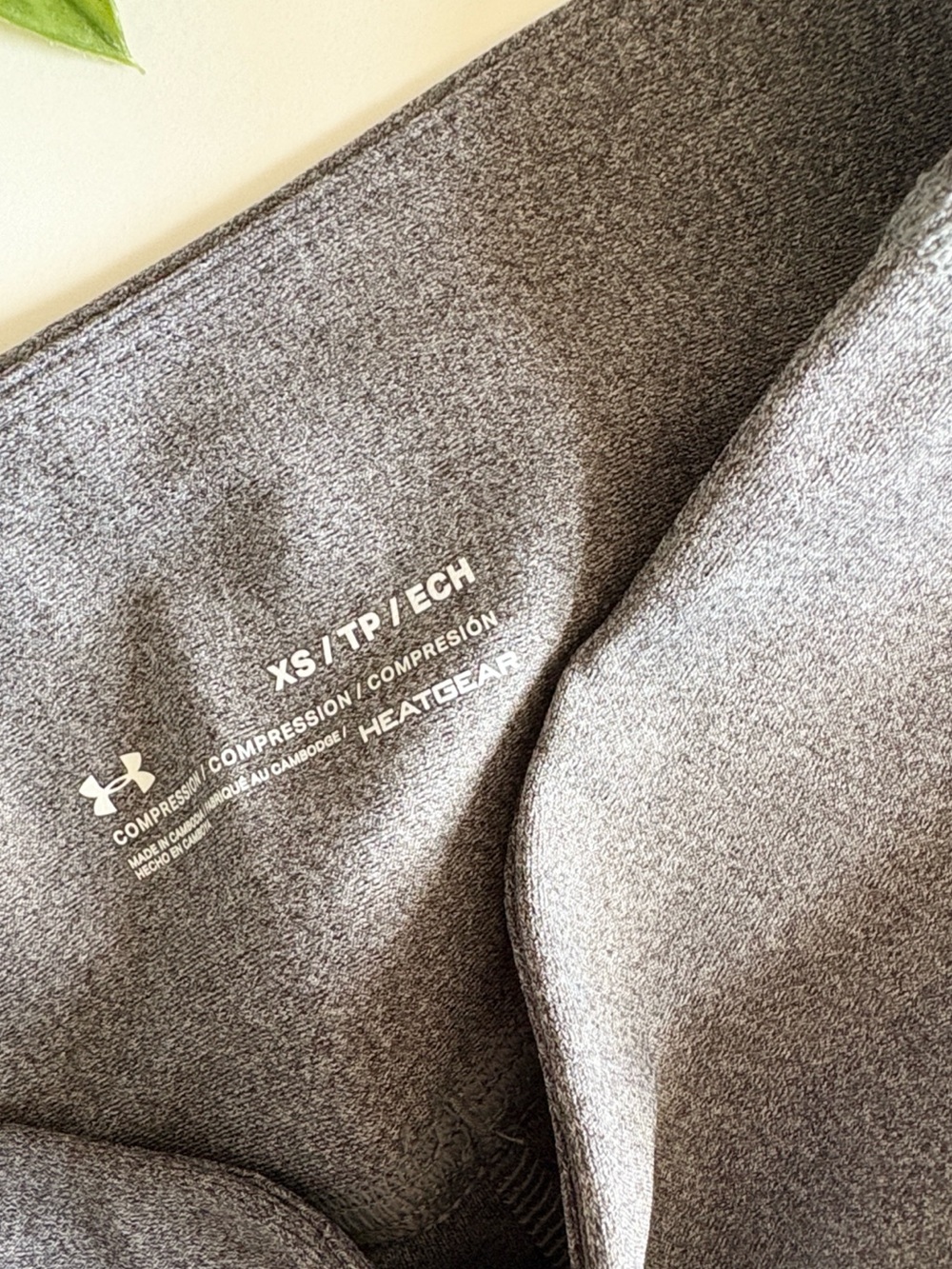NWT women’s under armour gray high rise compression bike shorts - Picture 4 of 4